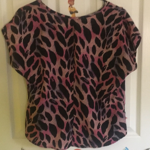 CHARLOTTE RUSSE PINK/BLACK ANIMAL PRINT SHIRT M - Picture 3 of 3